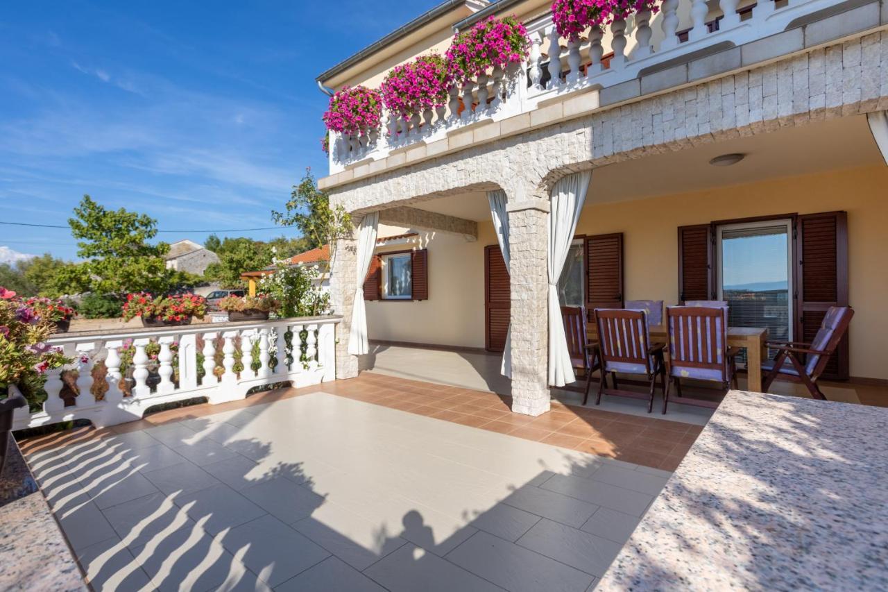 Apartmani Sandra Malinska Sveti Vid-Miholjice Exterior photo