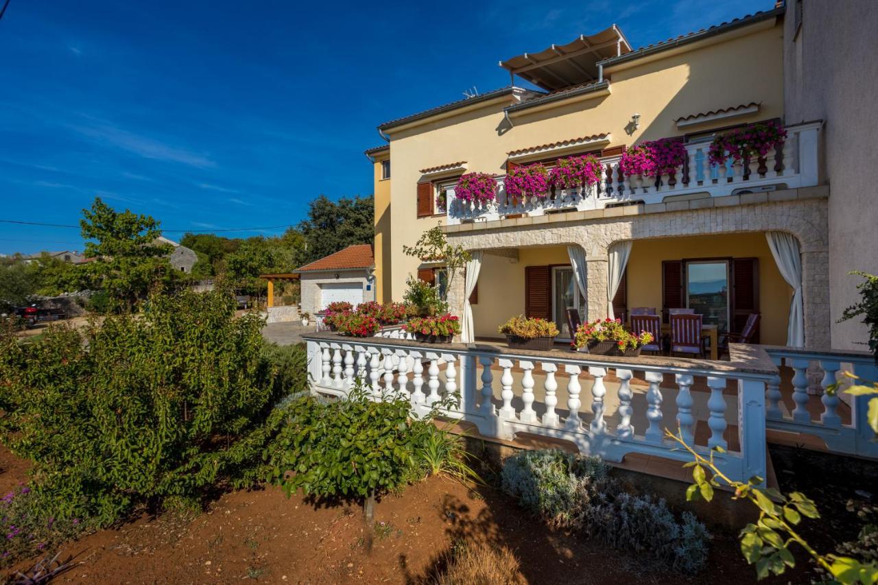 Apartmani Sandra Malinska Sveti Vid-Miholjice Exterior photo