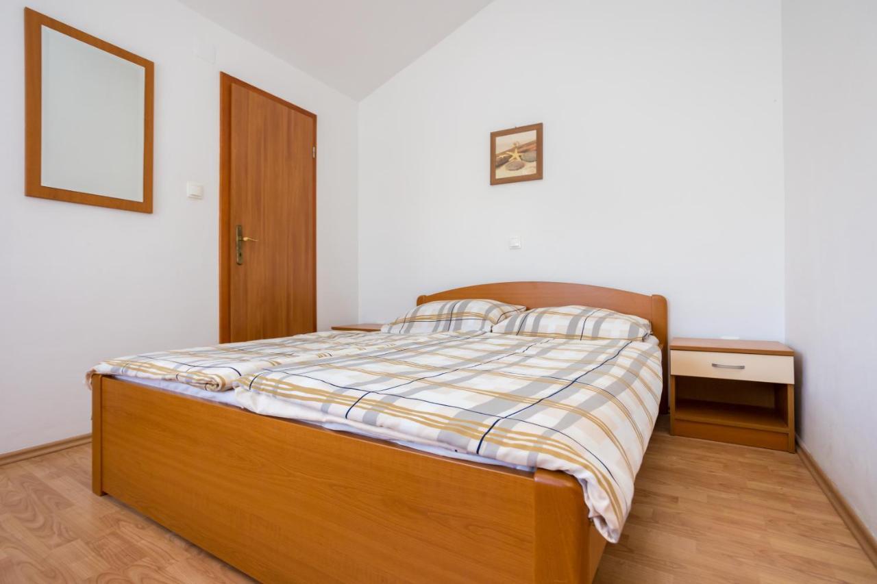 Apartmani Sandra Malinska Sveti Vid-Miholjice Exterior photo