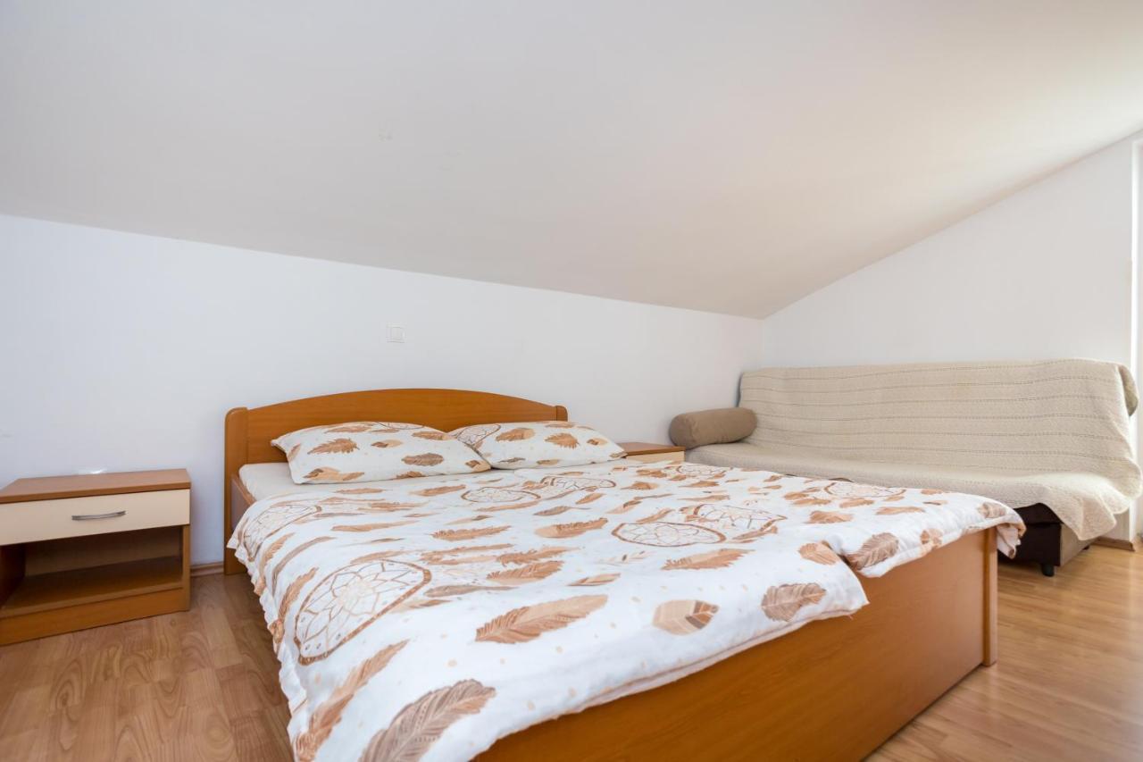 Apartmani Sandra Malinska Sveti Vid-Miholjice Exterior photo