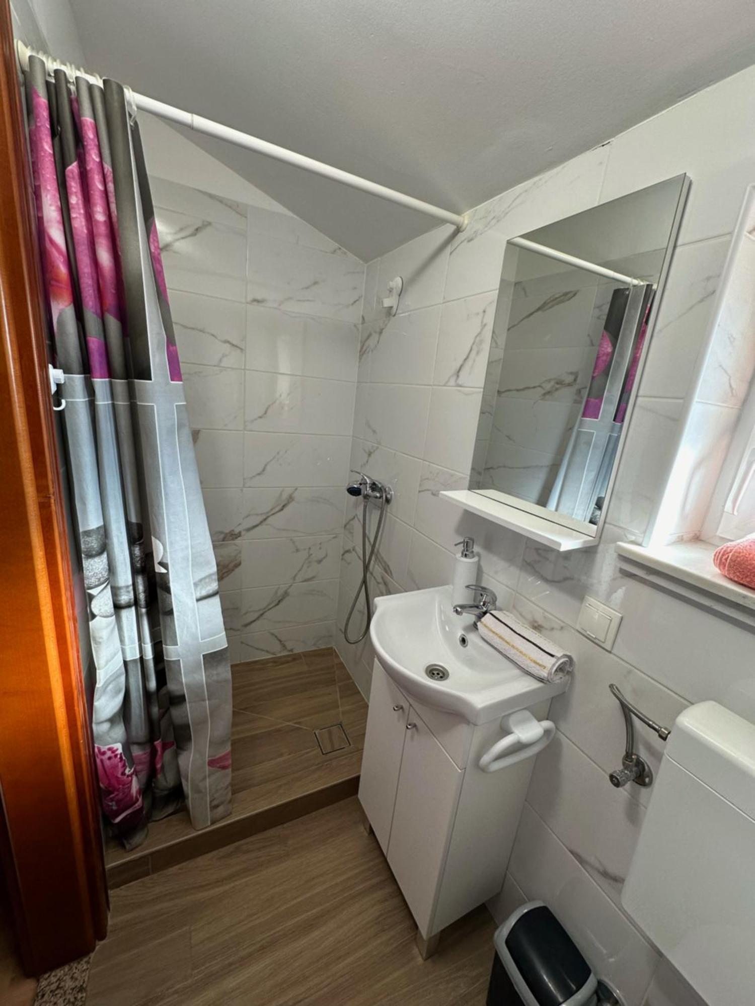 Apartmani Sandra Malinska Sveti Vid-Miholjice Exterior photo
